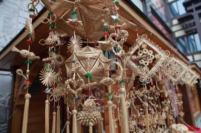 麥稈編織 變廢為寶的千元工藝品奇跡